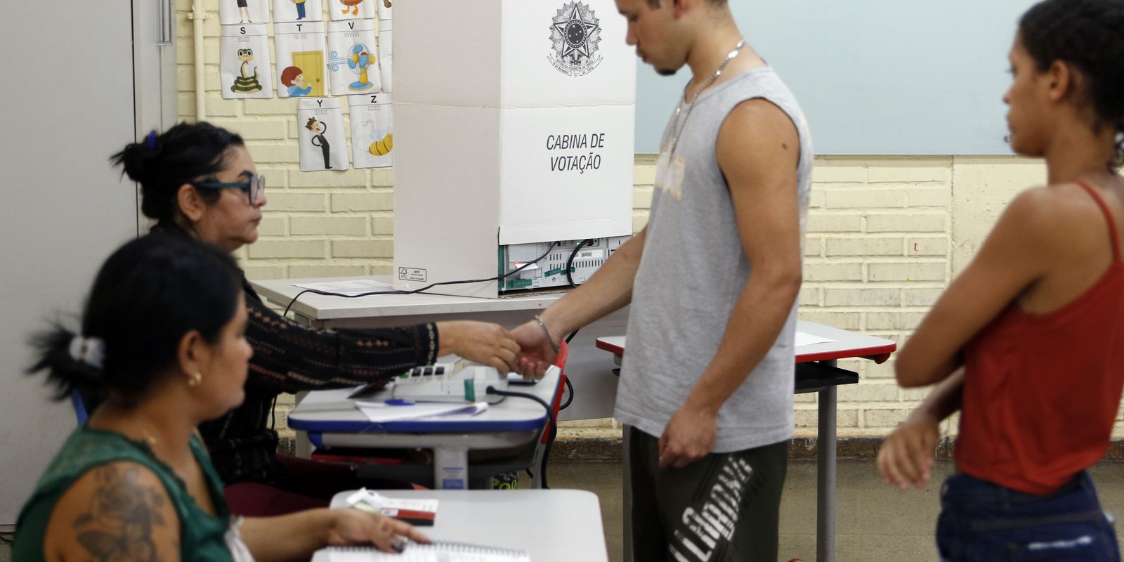 Envelhecimento da população faz eleitorado jovem encolher 22% no Brasil