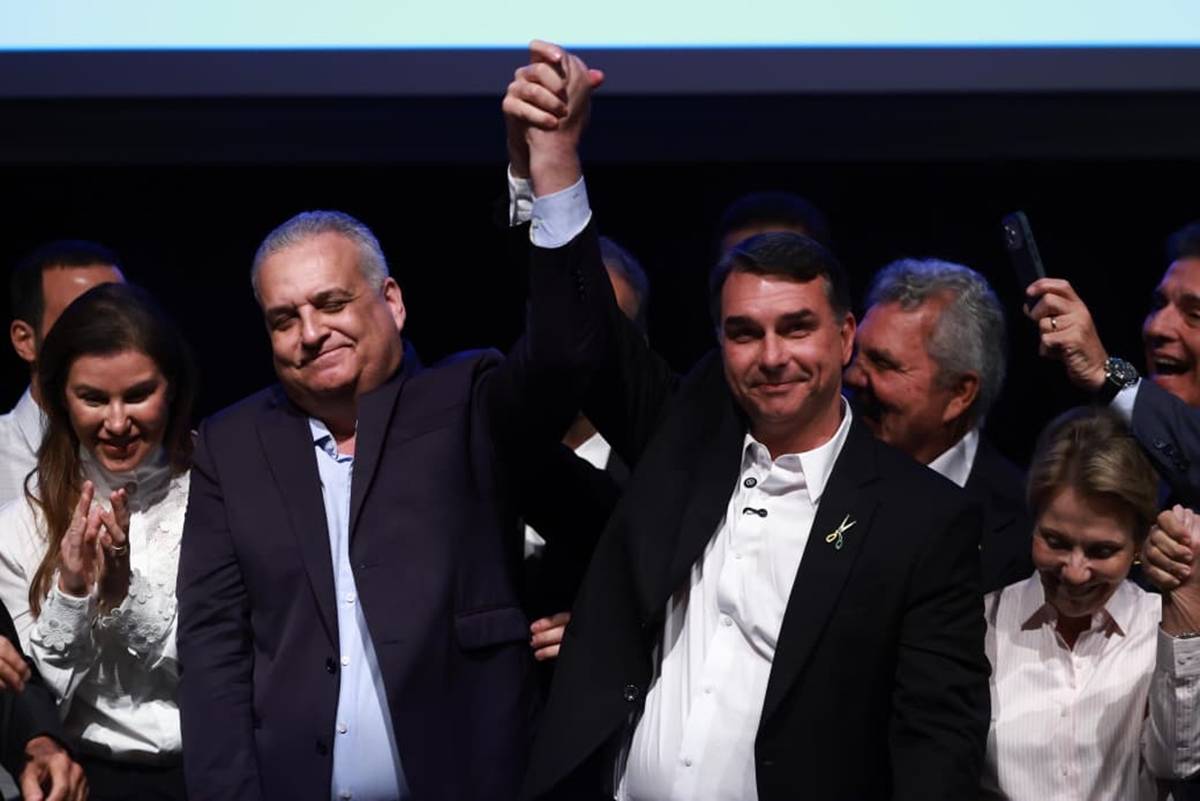Flávio Bolsonaro define vice para a eleição presidencial e foca em segurança pública