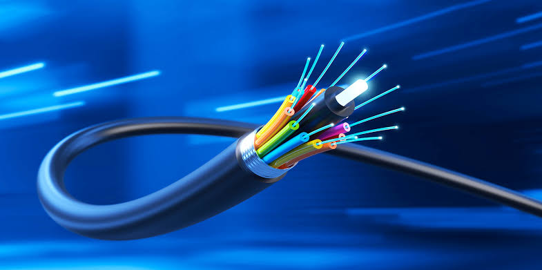 Como a fibra óptica transforma a experiência digital e a internet do seu lar