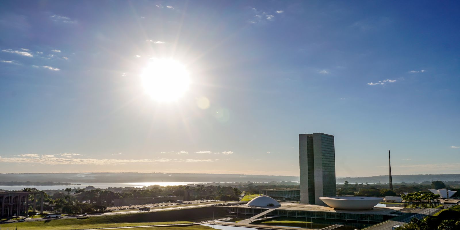 Congresso vota nesta semana fim da escala 6x1 e taxa das blusinhas no Brasil