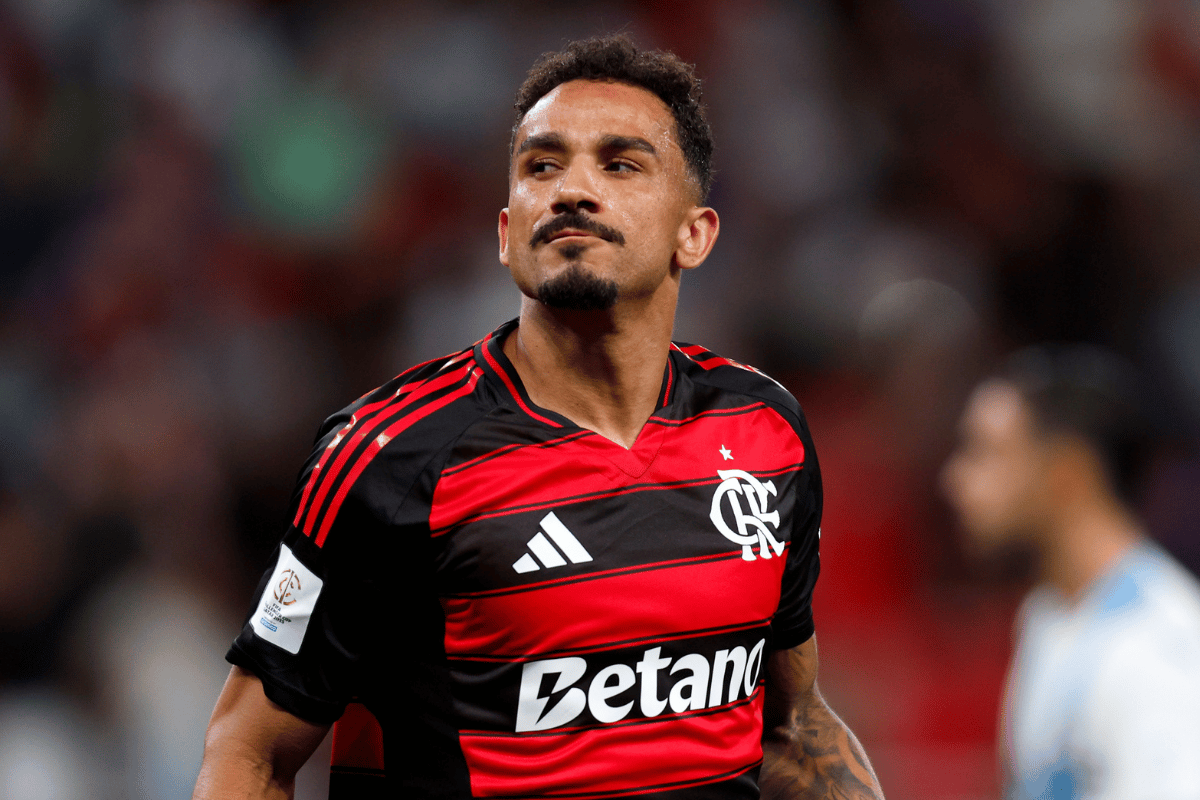Danilo desabafa sobre eliminação da seleção brasileira na copa do mundo