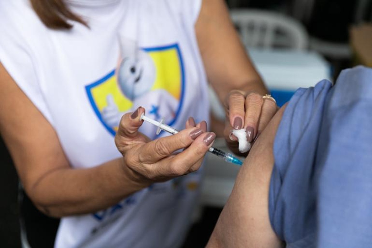 Dia D de vacinação nacional ocorre neste sábado com dezenas de imunizantes