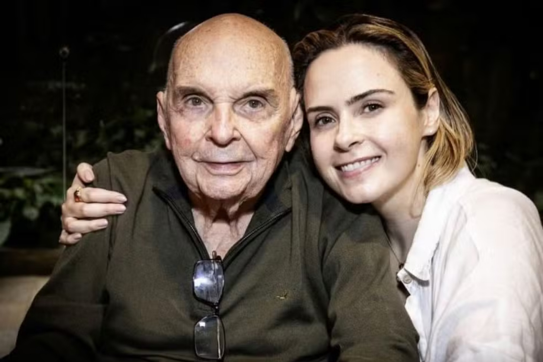 Ana Paula Renault emociona ao homenagear o pai falecido em data especial