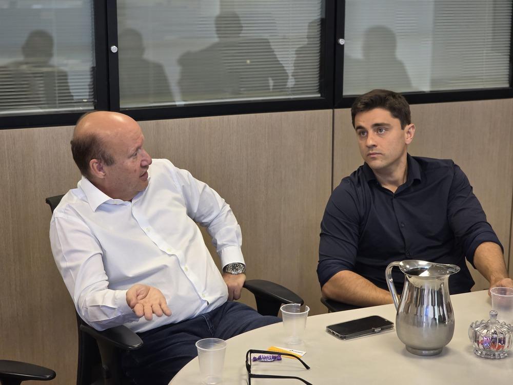 Diego e Célio garantem continuidade dos serviços dos Correios no Jardim Ingá durante audiência em Brasília.