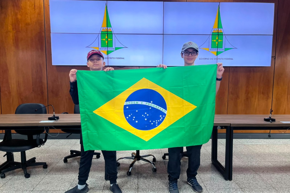 Estudantes do DF de 12 anos vão apresentar pesquisas científicas em Harvard
