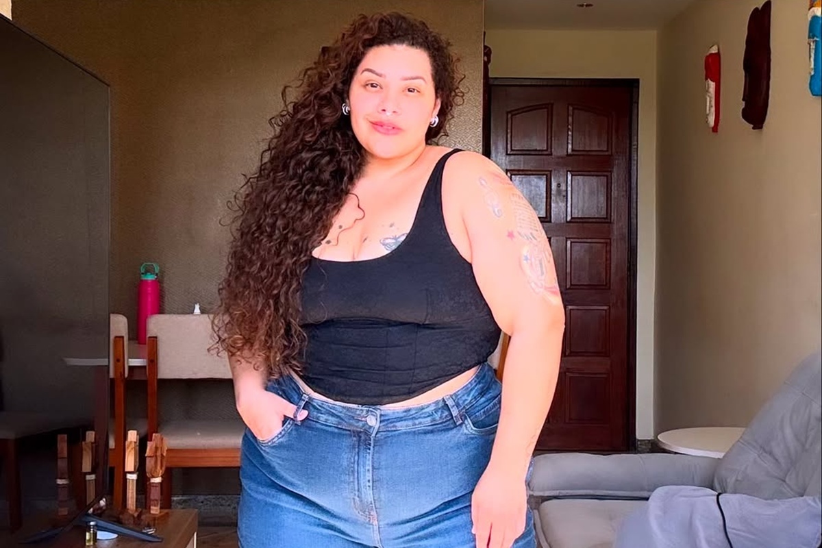 Aila Menezes exibe cicatriz de abdominoplastia após perda de 90kg