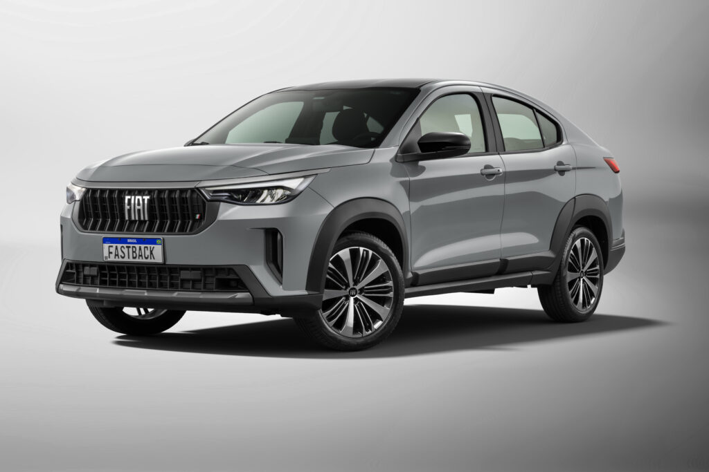 Fiat Fastback 2027 estreia com nova versão Smart Drive e edição inédita BlackMotion
