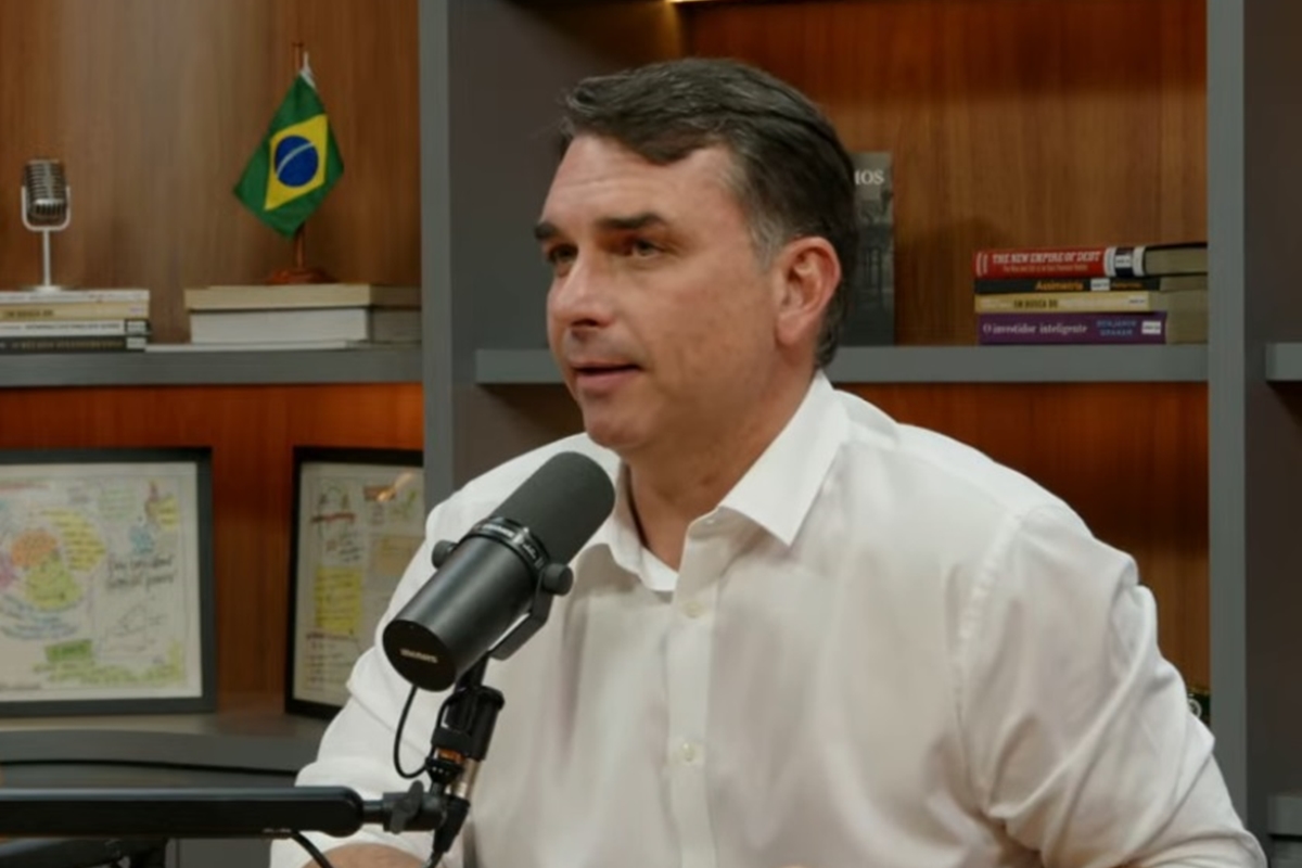 Flávio Bolsonaro defende a integração de povos indígenas em entrevista