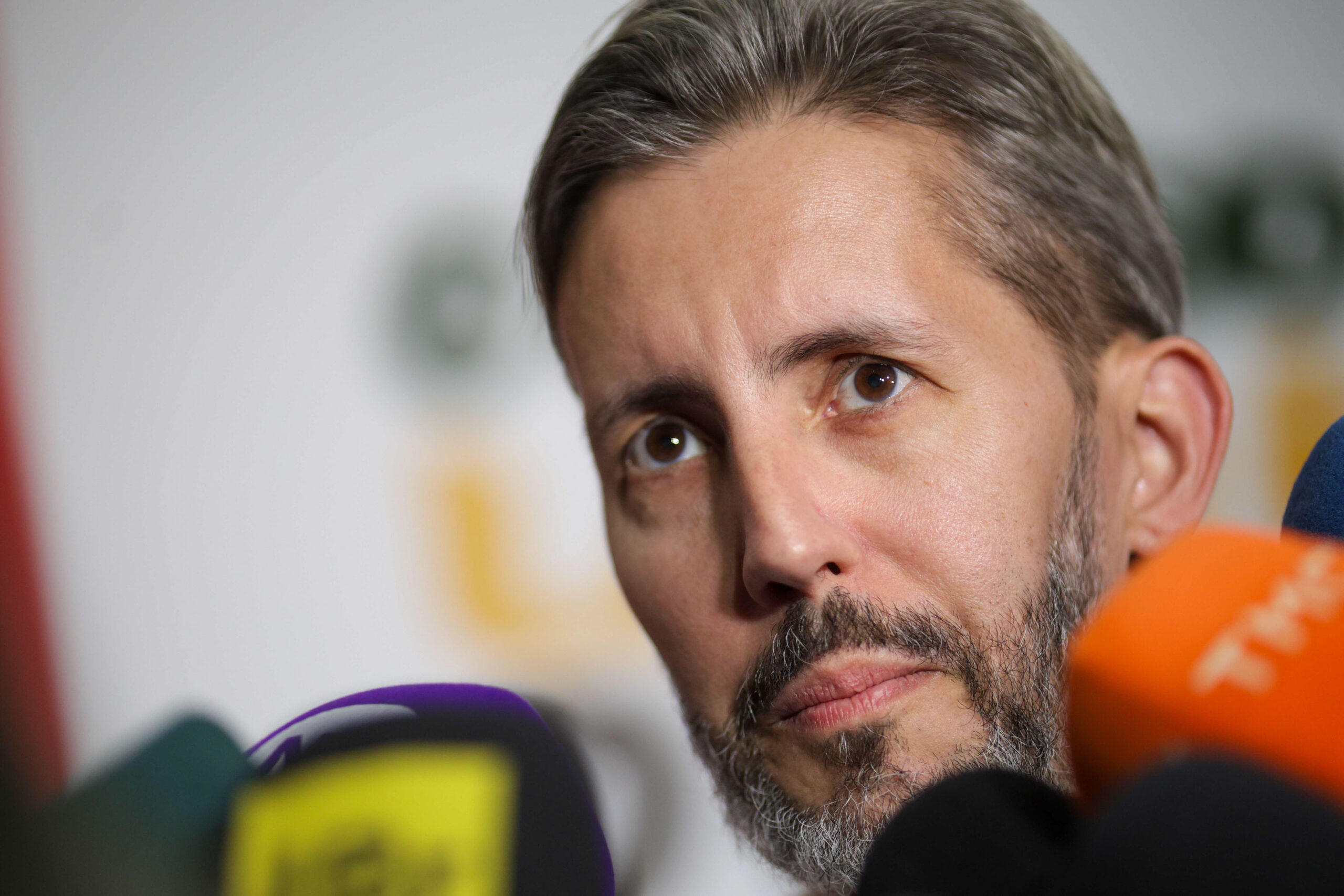 Leandro Grass propõe aplicativo para marcação de consultas no DF