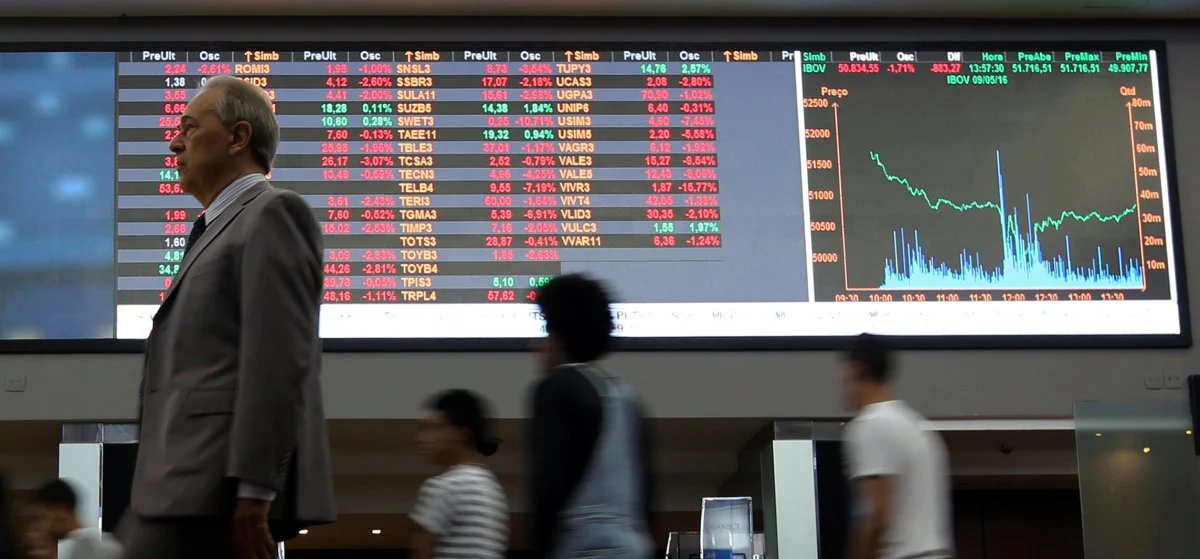 Incertezas sobre o futuro fiscal afetam Ibovespa e elevam cotação do dólar