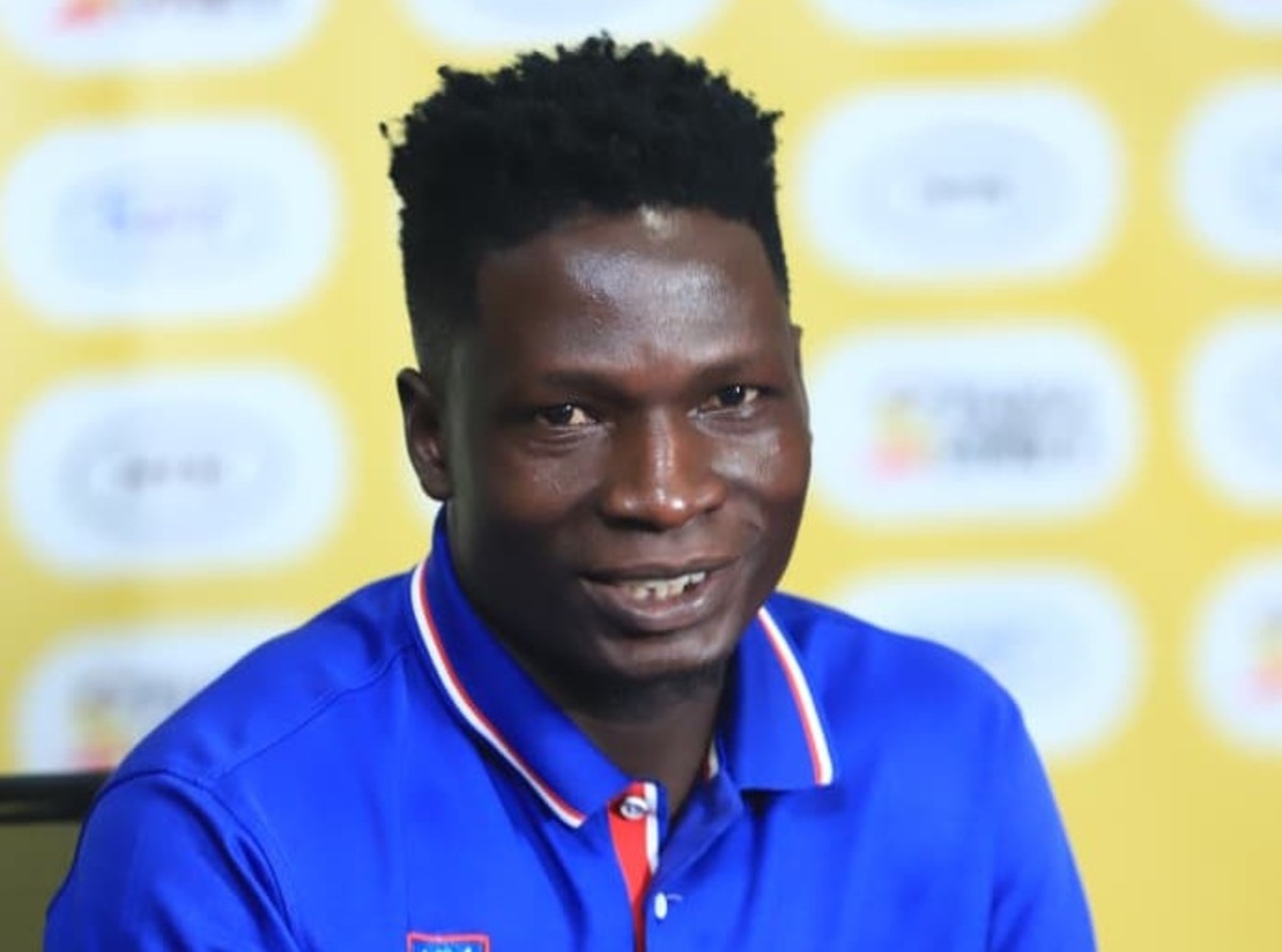Jogador de futebol de Uganda morre após ser espancado em assalto