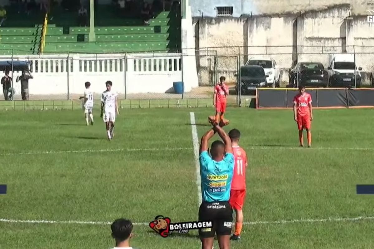 Árbitro vai à delegacia após sofrer racismo no futebol em jogo do Paulistão