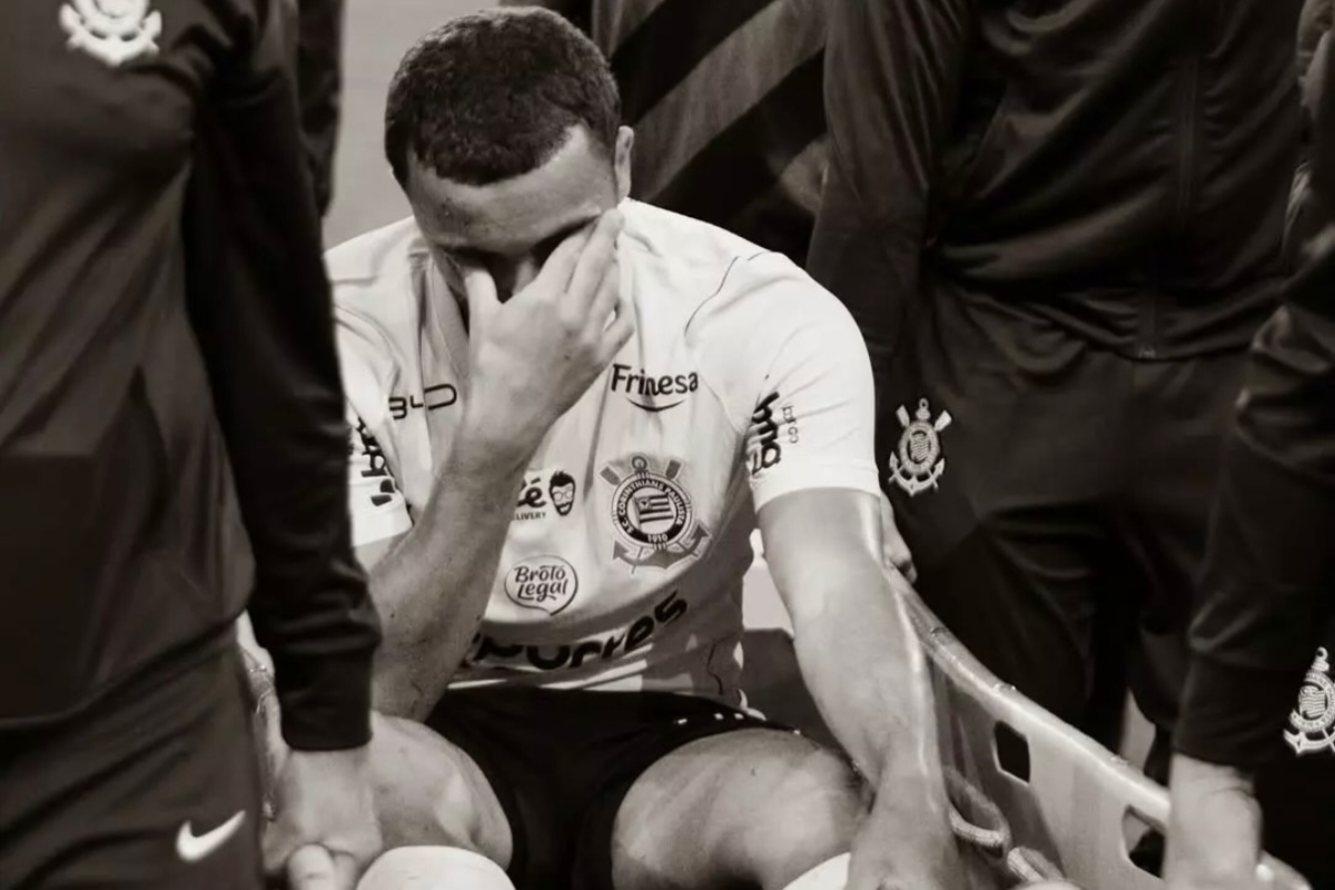 Zakaria Labyad desabafa nas redes sociais após grave lesão no joelho esquerdo
