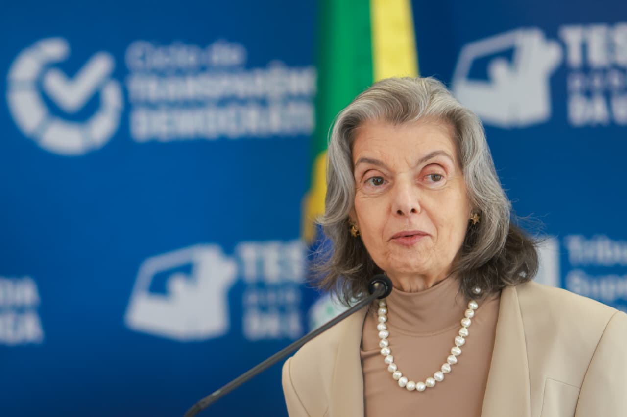 Livro comemora duas décadas de Cármen Lúcia no STF com Emicida e Alcione