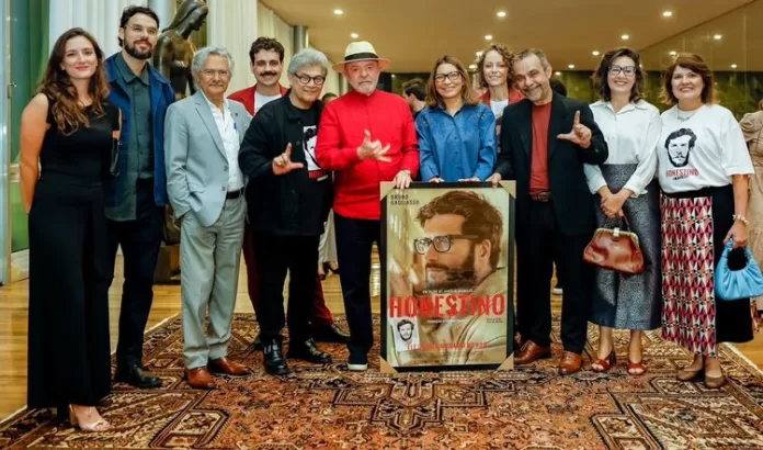 Lula recebe familiares de vítimas da ditadura militar no Palácio da Alvorada