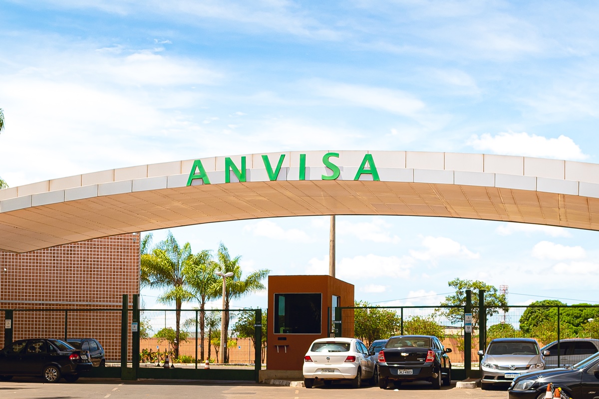 Golpe usa materiais gratuitos da Anvisa para vender falsos certificados online