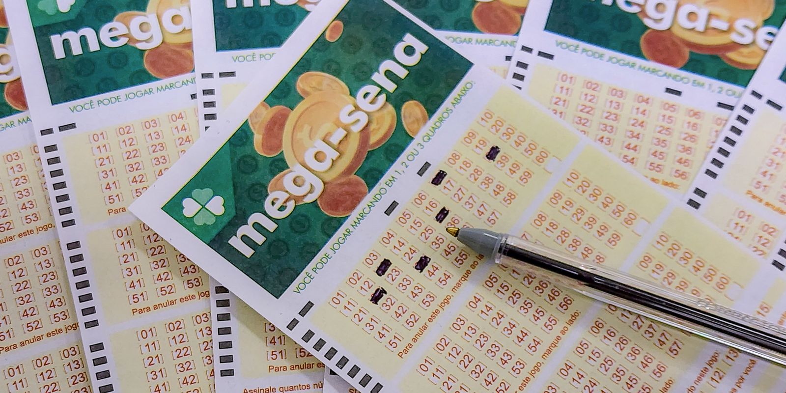 Mega-Sena acumulada atinge R$ 135 milhões após ninguém acertar dezenas