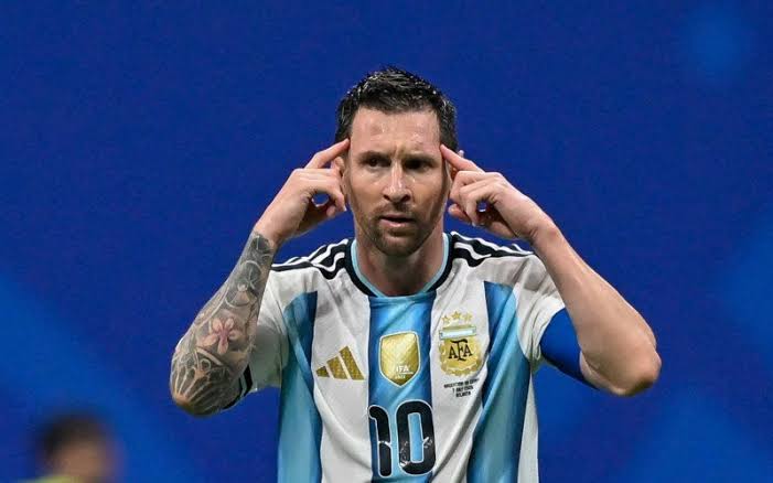 Lionel Messi anuncia aposentadoria da seleção argentina após duas décadas