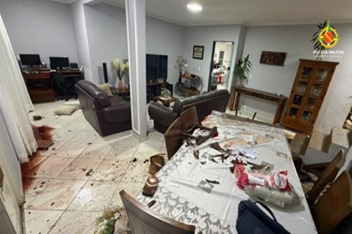 Após surto, homem atira em casa no DF e mantém a mãe trancada em quarto