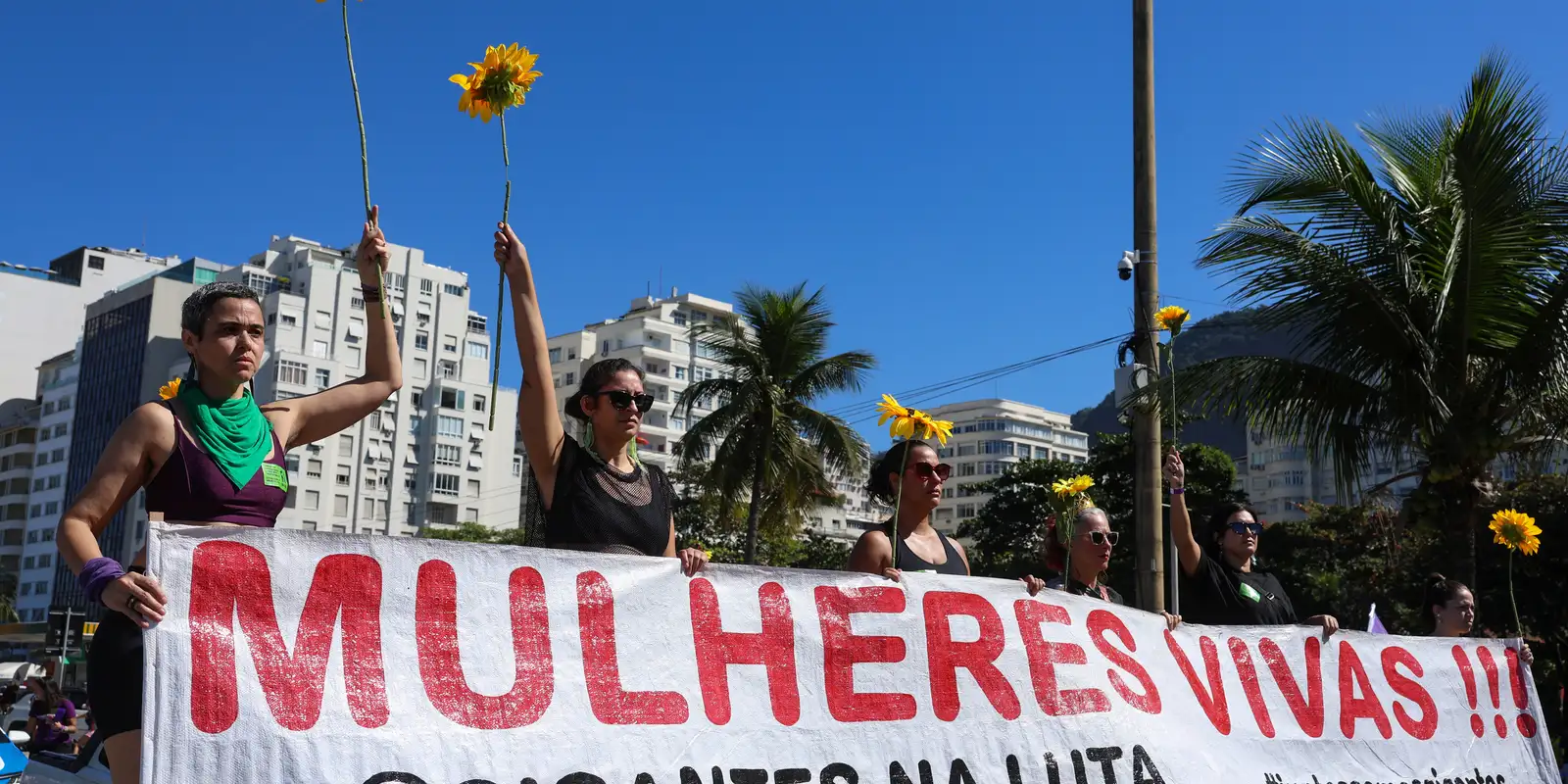 Mulheres realizam protestos em todo o Brasil para cobrar a votação do PL da Misoginia