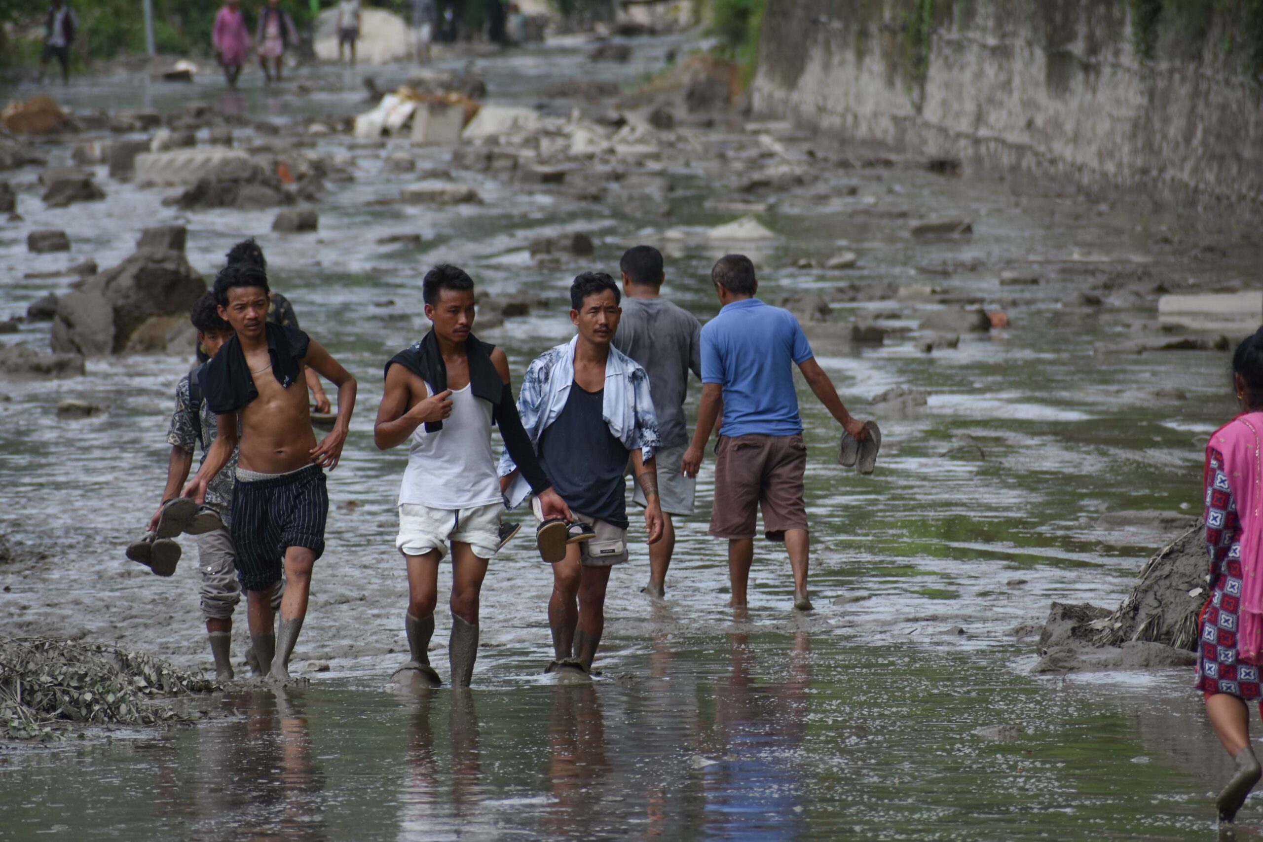 Deslizamento entre Nepal e Tibete deixa milhares de desaparecidos e mortos