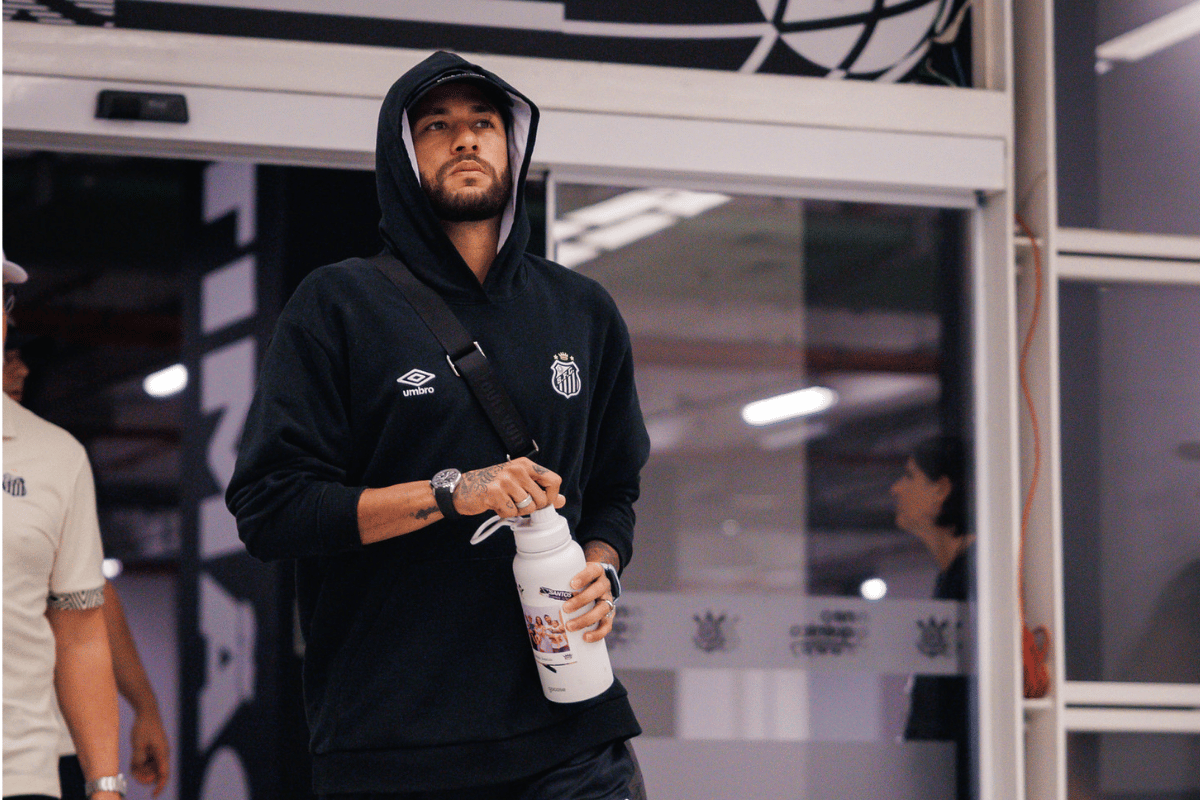 Neymar relata febre e sintomas antes de vitória do Santos contra o Corinthians