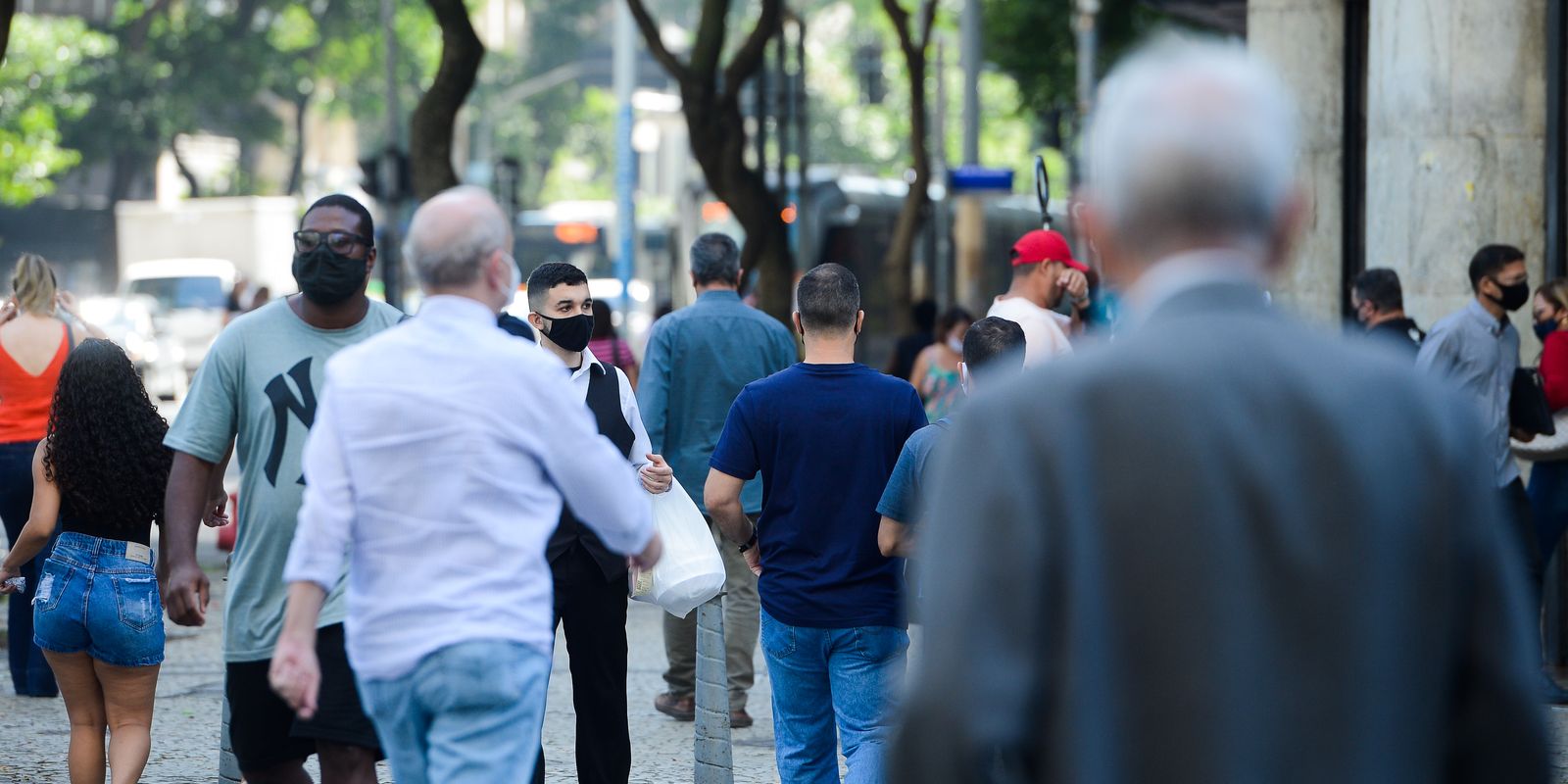 Importância da religião na política cresce e 81% exigem candidatos que creiam em Deus