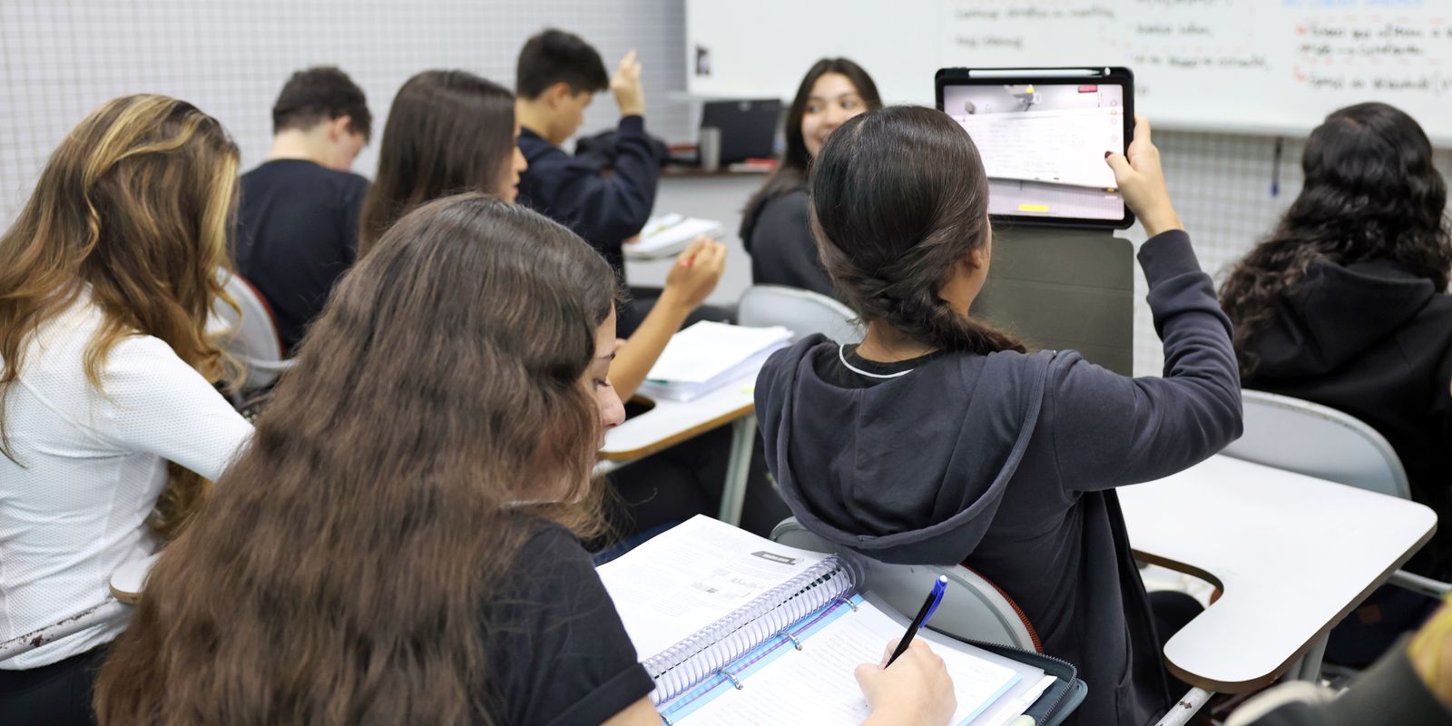 Programa Pé-de-Meia paga nova parcela para nascidos em março e abril
