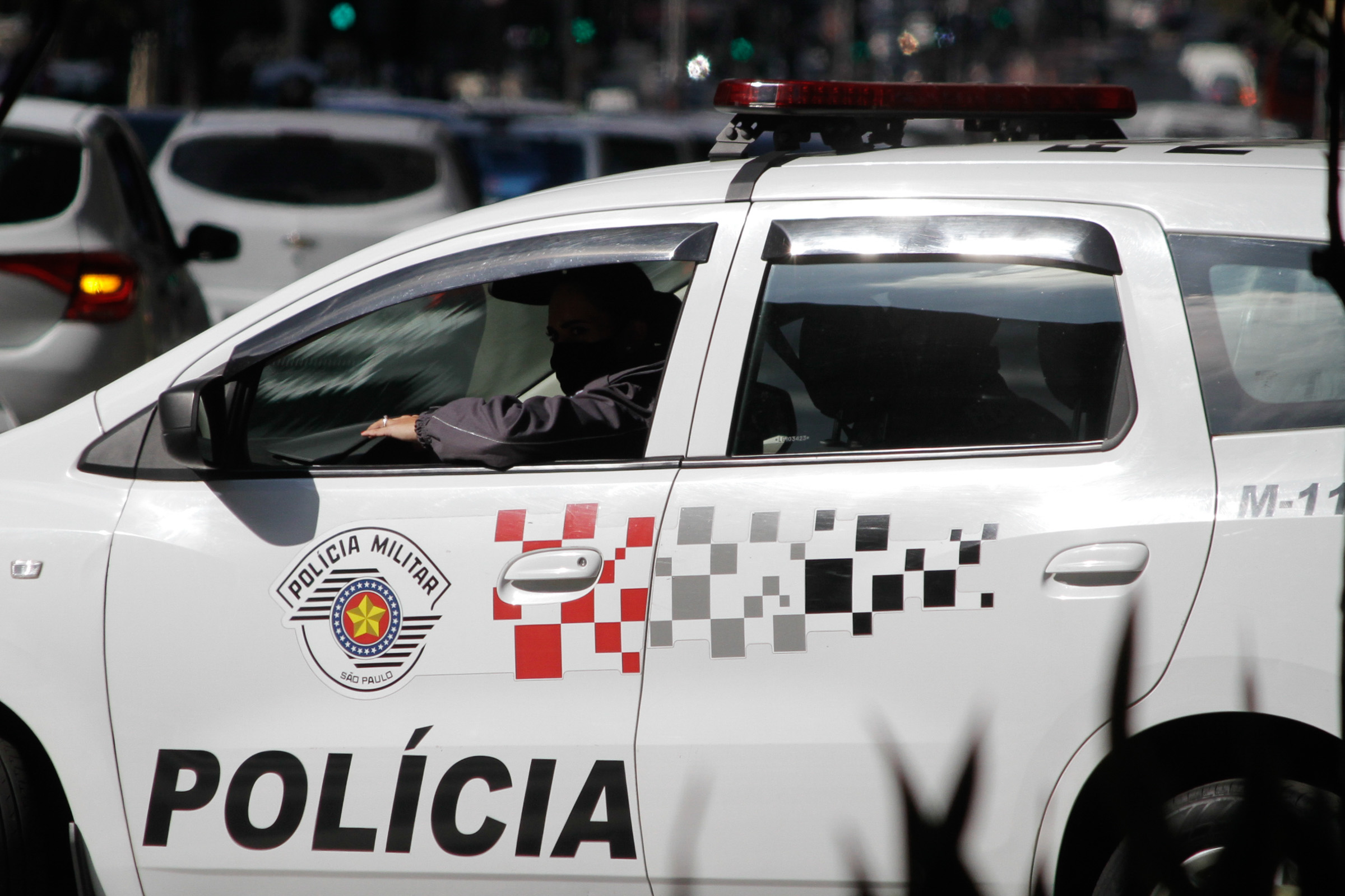 PM de folga reage a assalto na Rodovia Presidente Dutra e mata criminoso