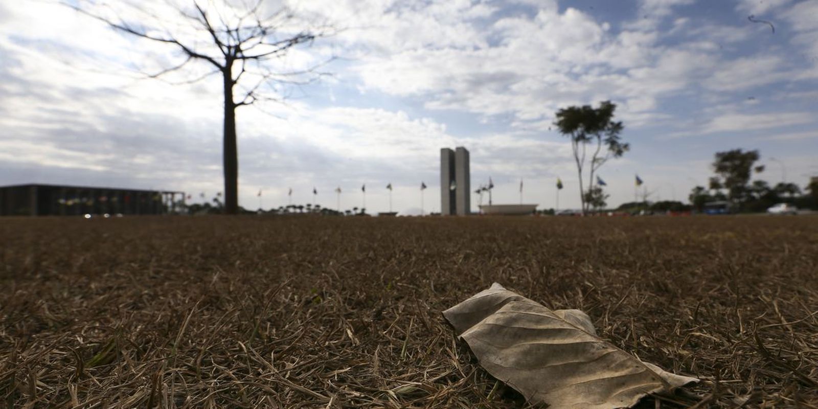 Região Sul enfrenta risco de temporal com granizo enquanto calor afeta o país
