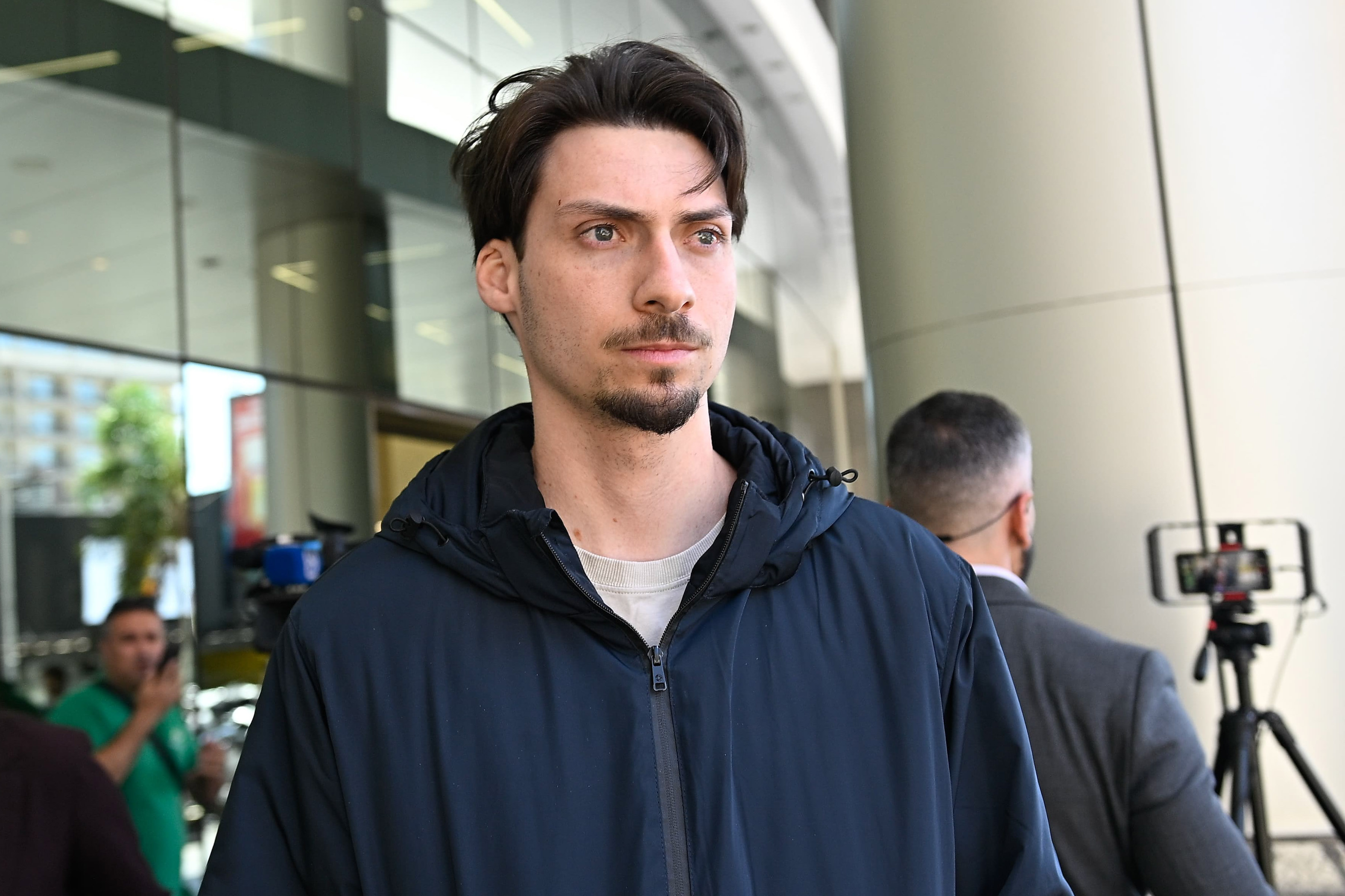 Registro de Jair Renan Bolsonaro no TSE omite dado sobre orientação sexual