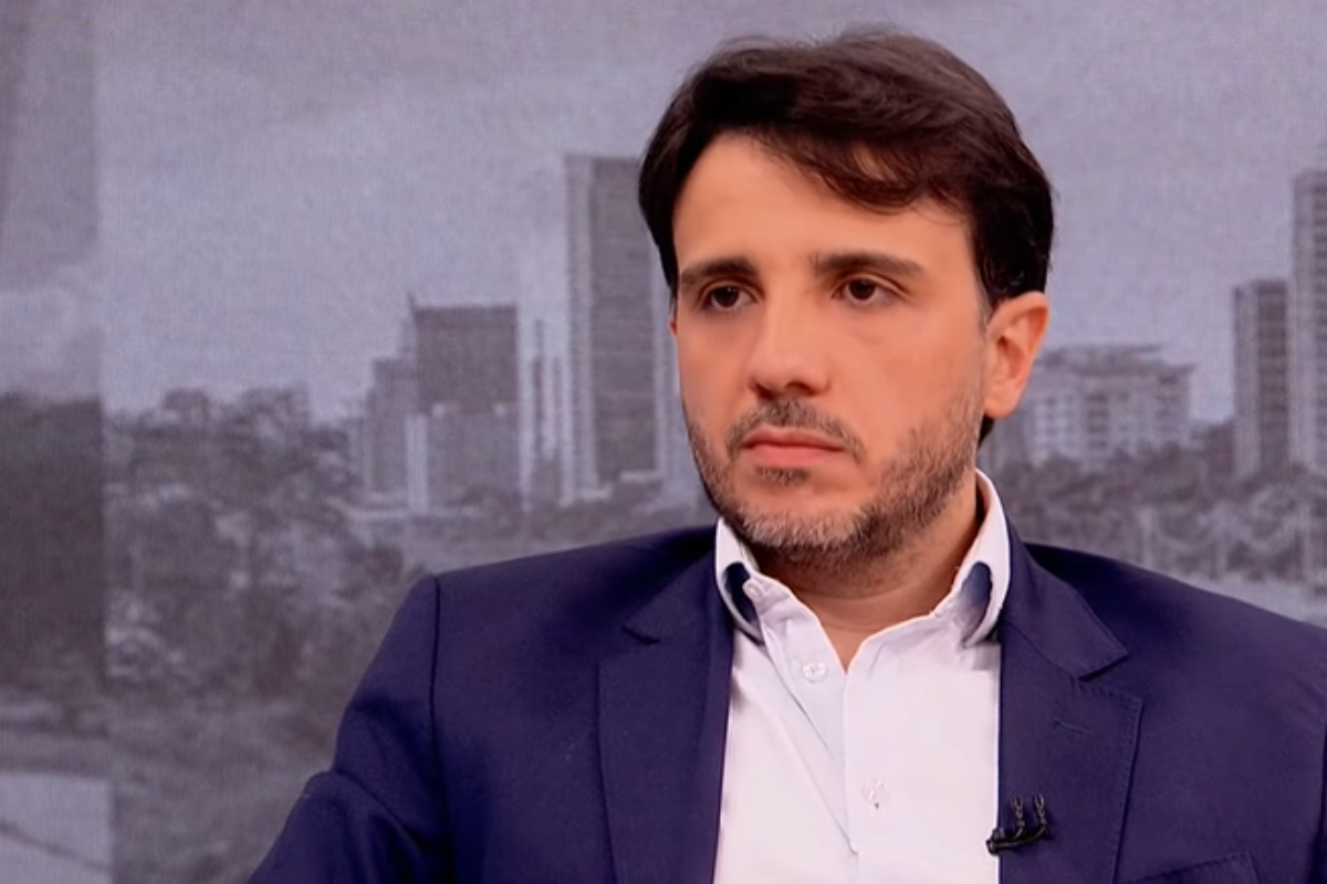 Renan Santos se diz o único capaz de enfrentar Lula e Flávio na eleição