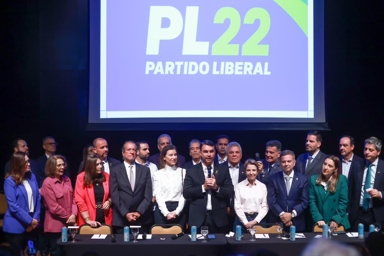 Filiação de Flávio Bolsonaro ao partido Missão tem endereço falso registrado