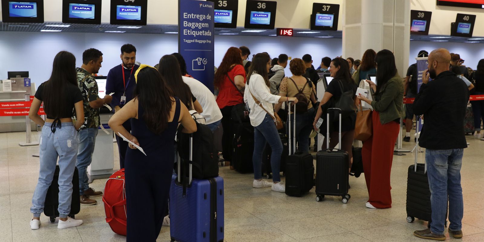 Aeroporto Santos Dumont retoma operações após cancelamentos provocados por incidente com avião