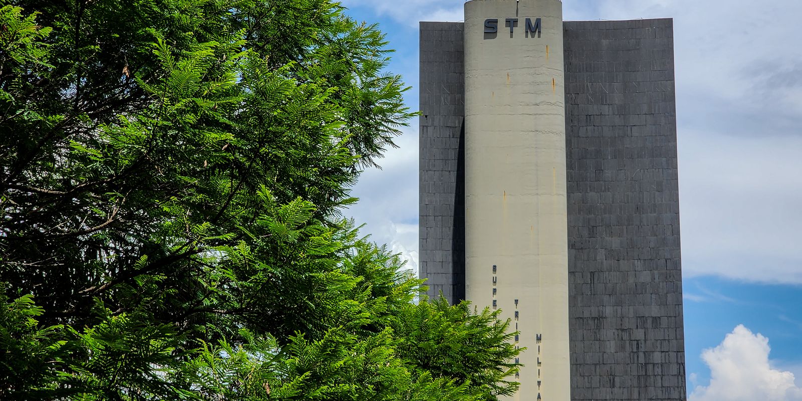 STM determina perda de patente de militar por transmissão do HIV