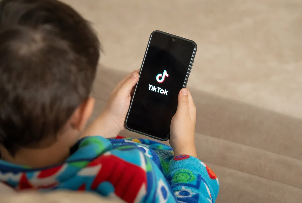 ANPD multa TikTok em R$ 153,7 milhões por coleta de dados de menores
