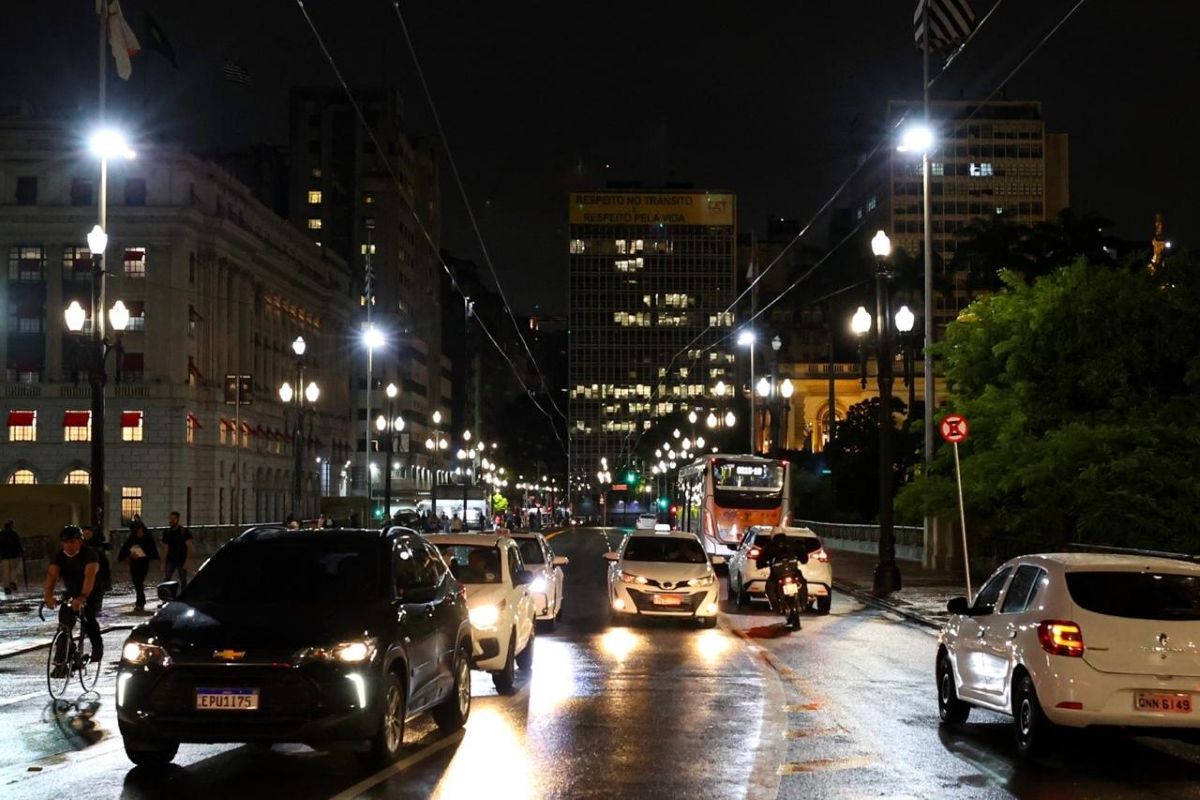 TJSP bloqueia R$ 1 bilhão em bens por fraude na iluminação de SP