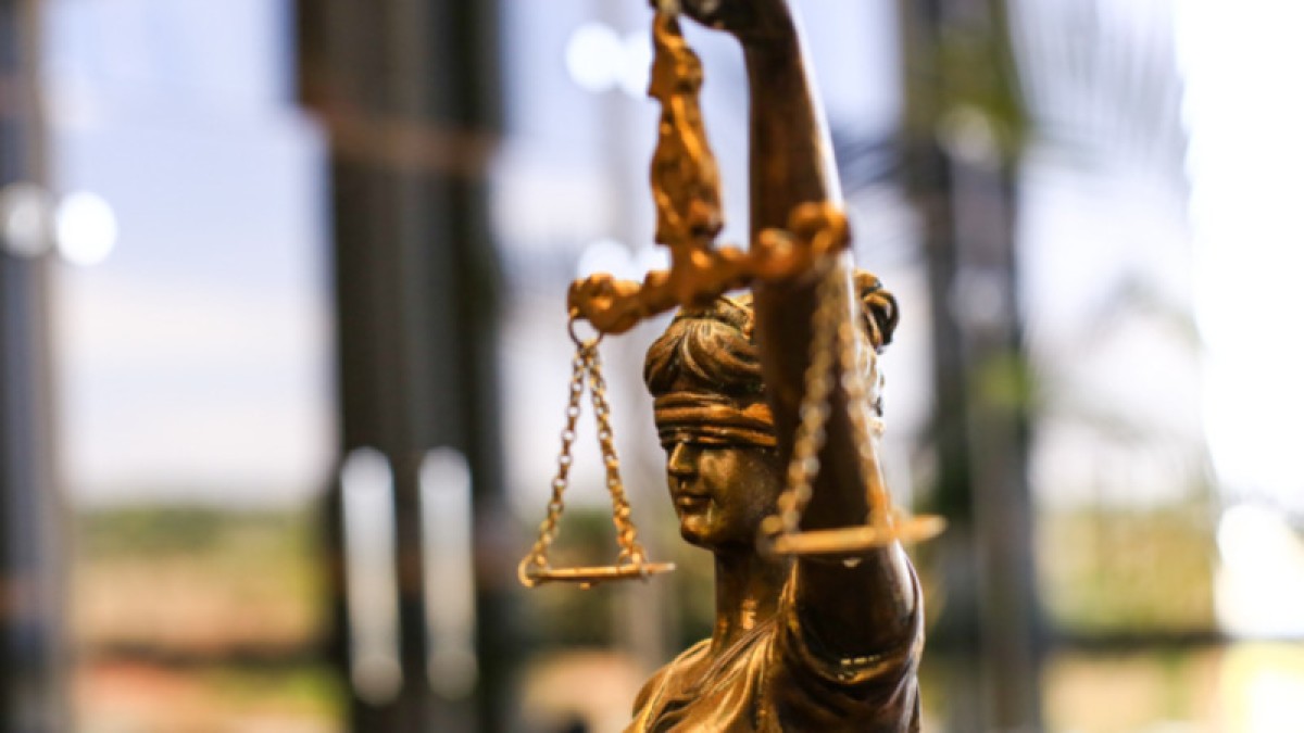 Trabalhador obtém indenização por desvio de função após chefiar equipe em MG