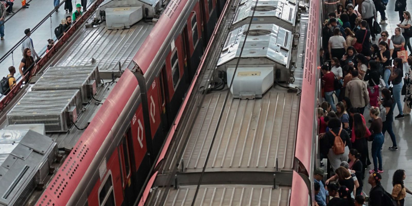 Trabalhadores da CPTM aprovam greve contra a privatização em São Paulo