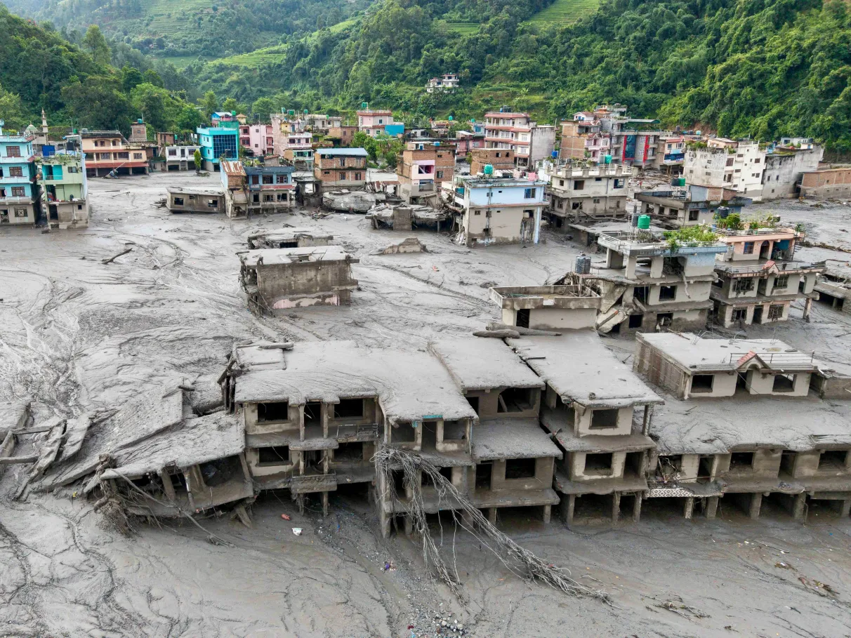 Tragédia no Himalaia deixa mais de 550 mortos e atinge 90 mil pessoas