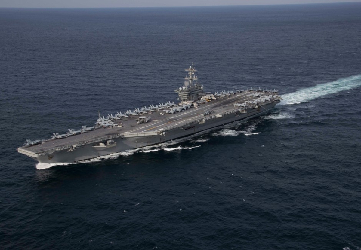 Crise no USS Lincoln: porta-aviões dos EUA acumula 250 dias no mar
