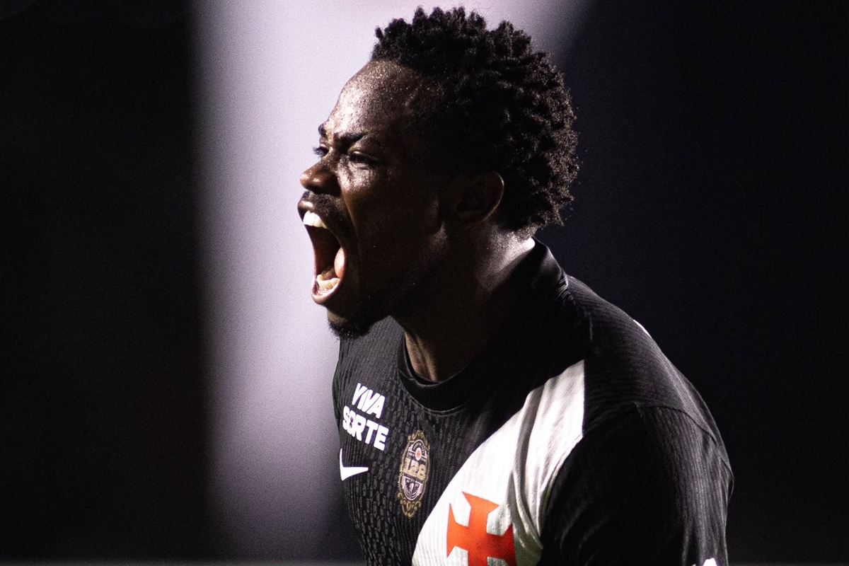 Vasco na Copa do Brasil supera expulsão e vence o Vitória por 1 a 0