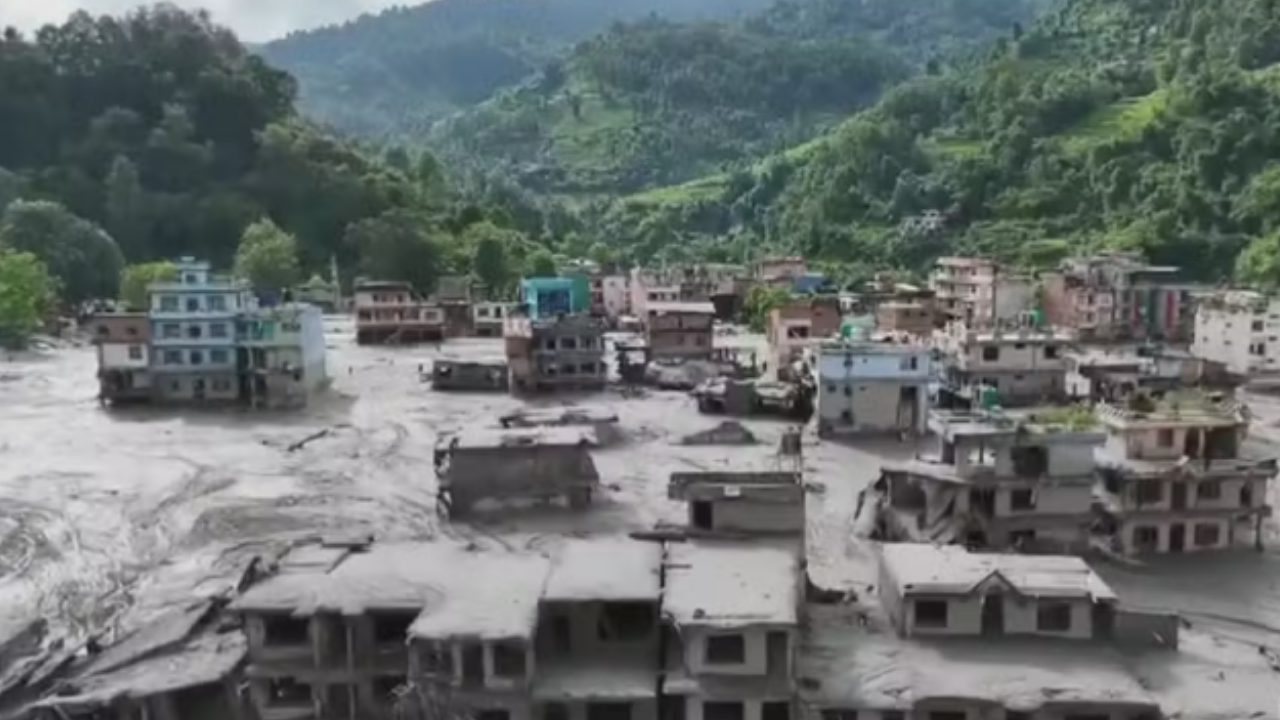 Enchente no Bazar de Trishuli deixa rastro de destruição e pânico no Nepal