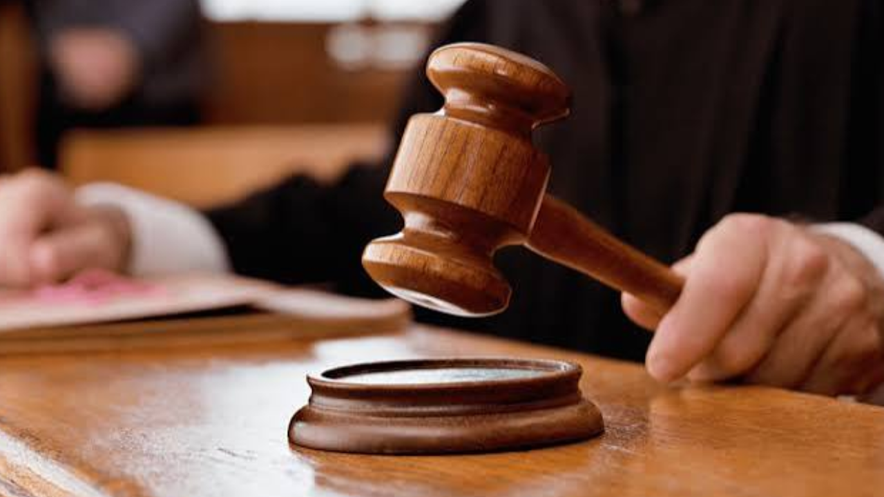 Tentativa de feminicídio resulta em condenação severa em tribunal de Goiânia