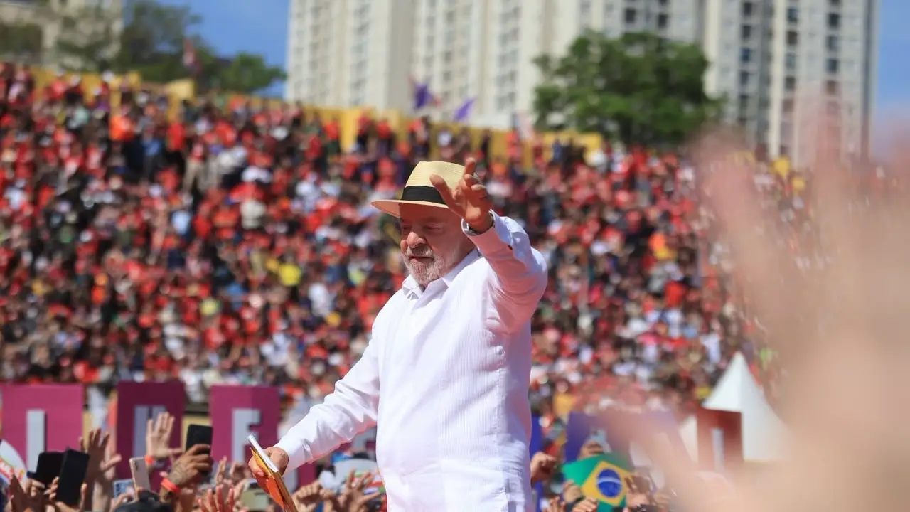 Na campanha de reeleição de Lula, petista discursa em São Bernardo e critica Dias Toffoli