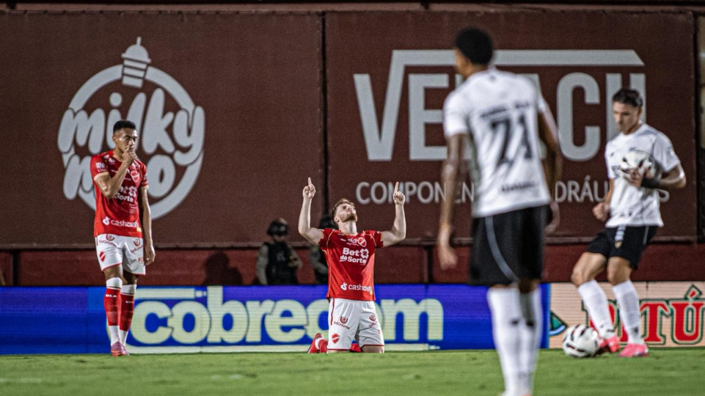 Vila Nova vence o Ceará por 2 a 0 e cola no topo da tabela da Série B