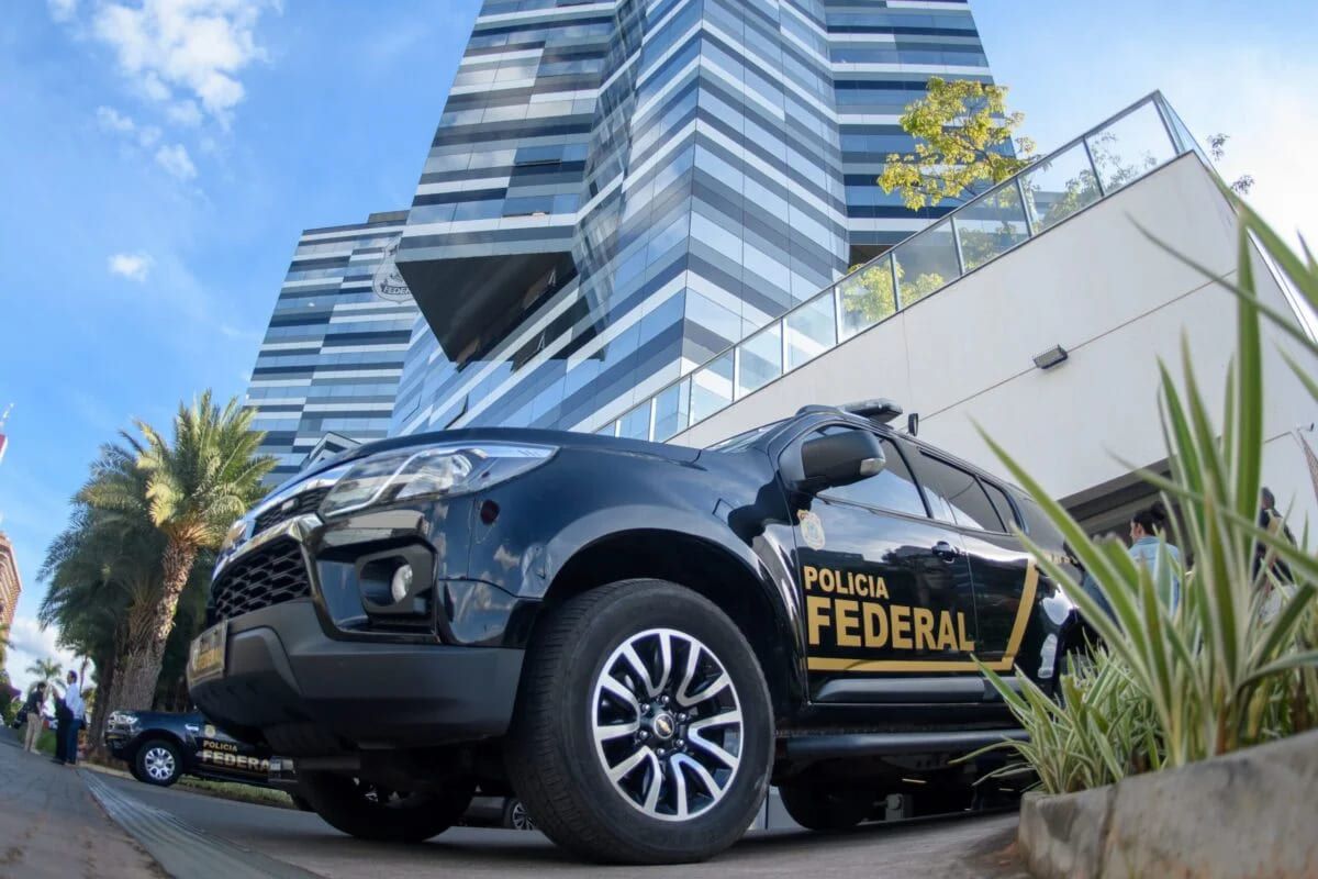 Decisão do STF gera crise na Polícia Federal após afastamento de diretores
