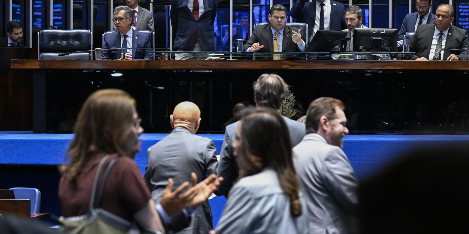 Senado federal votará o fim da escala 6x1 após as eleições, diz Alcolumbre