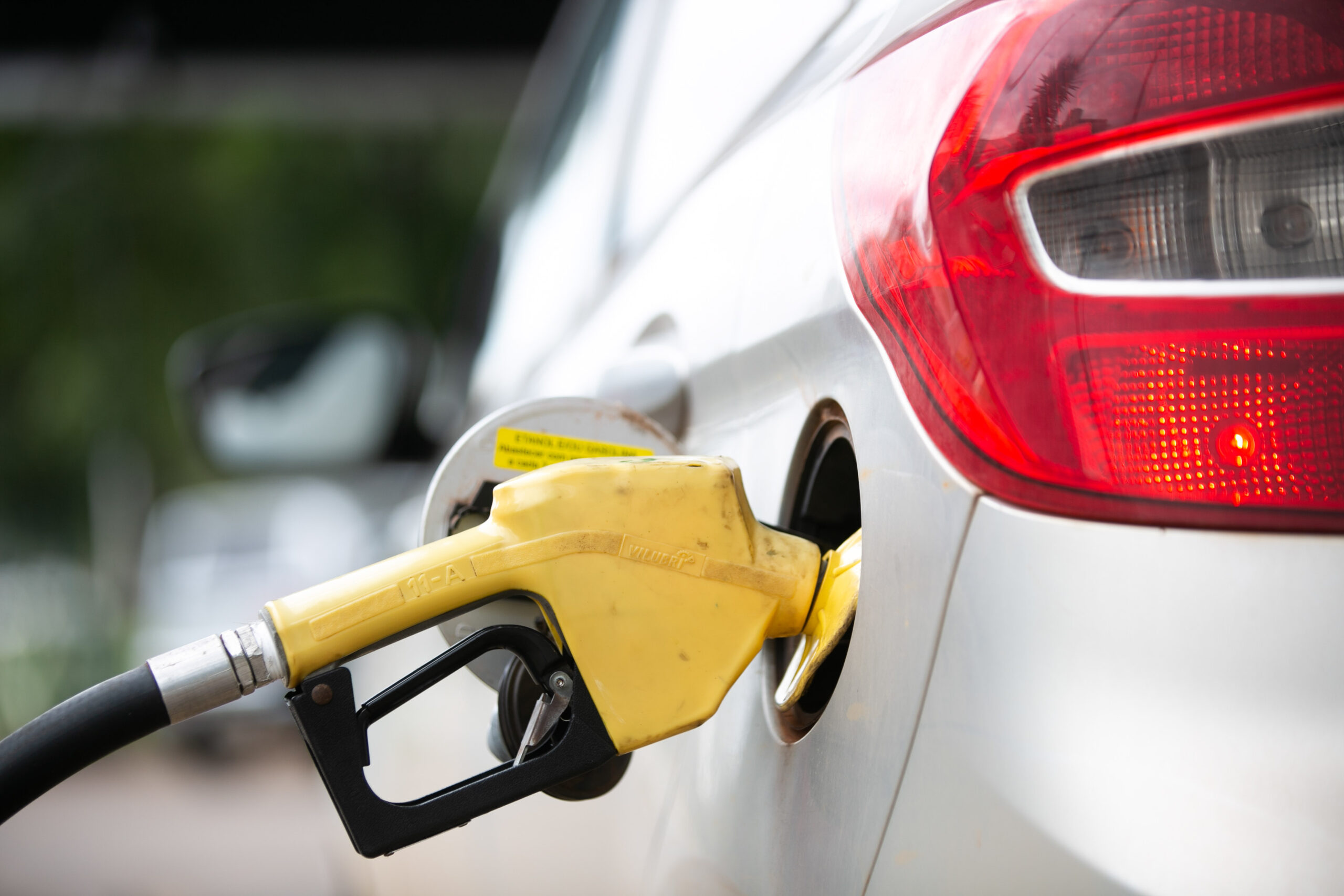 Alta do petróleo desafia subsídio ao diesel do governo antes do 1º turno