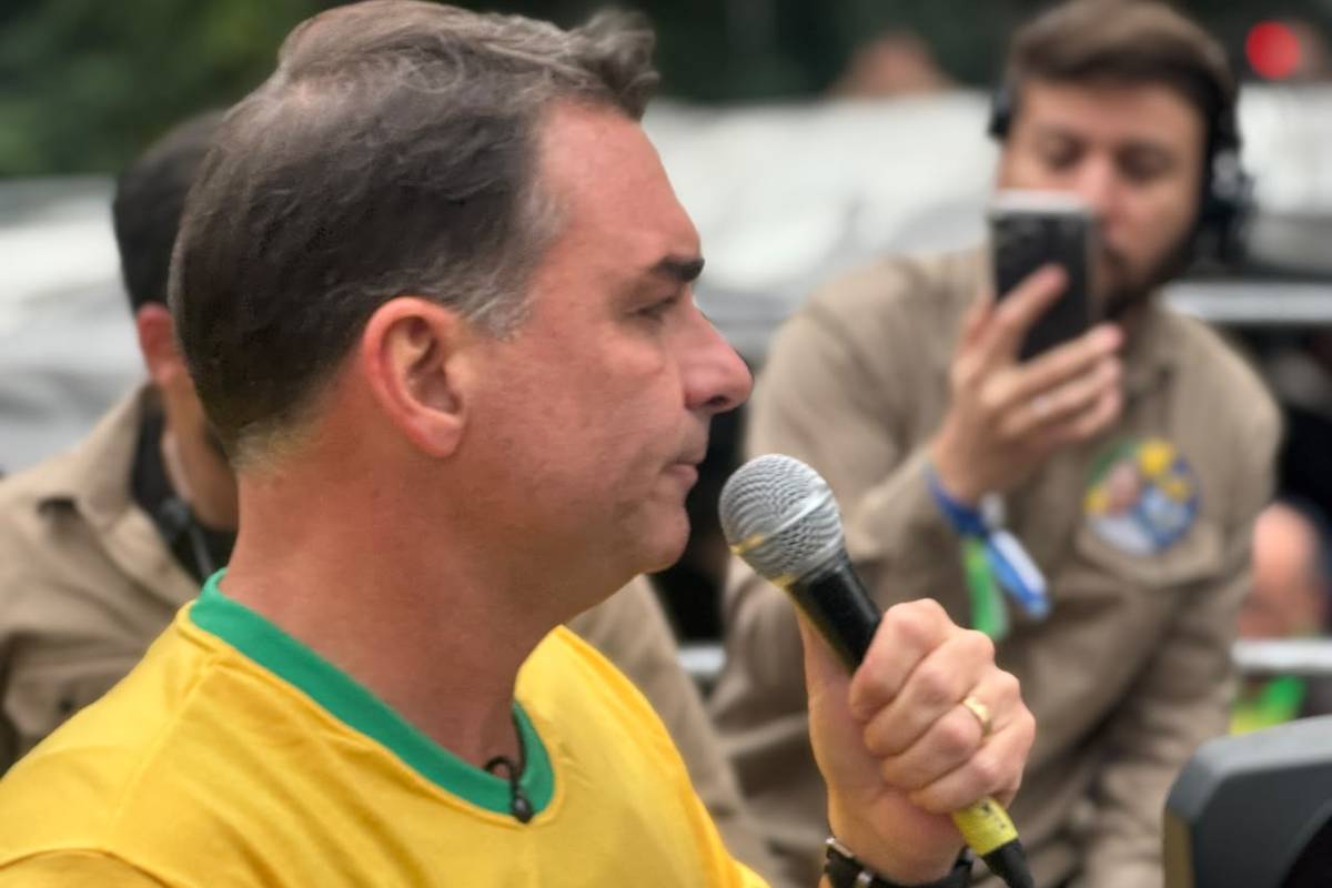 Comício de Flávio Bolsonaro no 7 de Setembro atrai público abaixo do esperado em SP